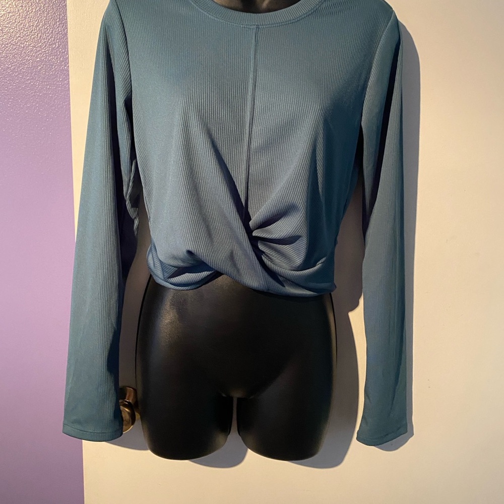 Marika Green Long Sleeve Cropped Ribbed Top Size Medium